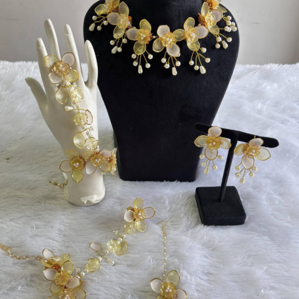 Golden Floral Acrylic Jewellery Set