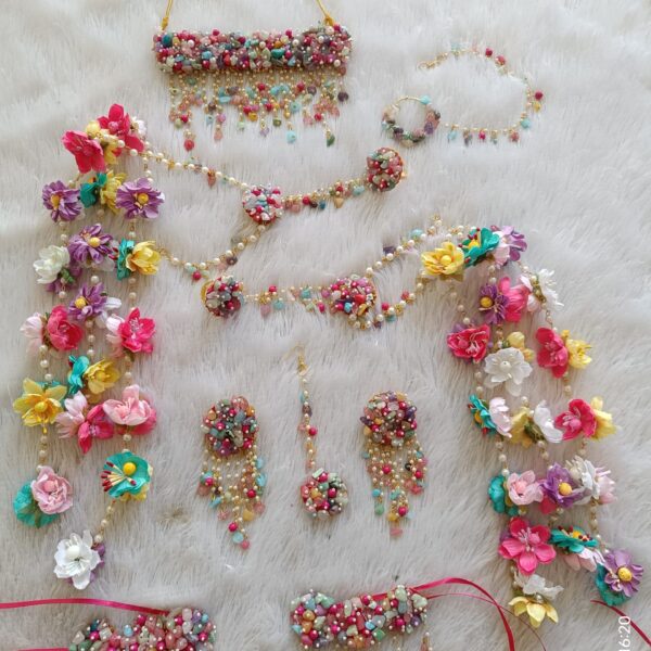 Multicolor uncut beads & Floral Jewellery Set