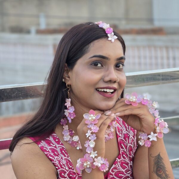 Rosรฉ Petal Floral Jewellery Set