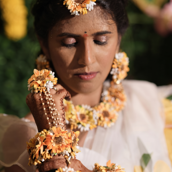 Golden Daisy Bloom Floral Jewellery Set