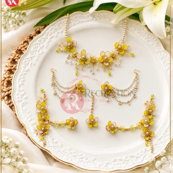 Aura Petal & Pearl Set